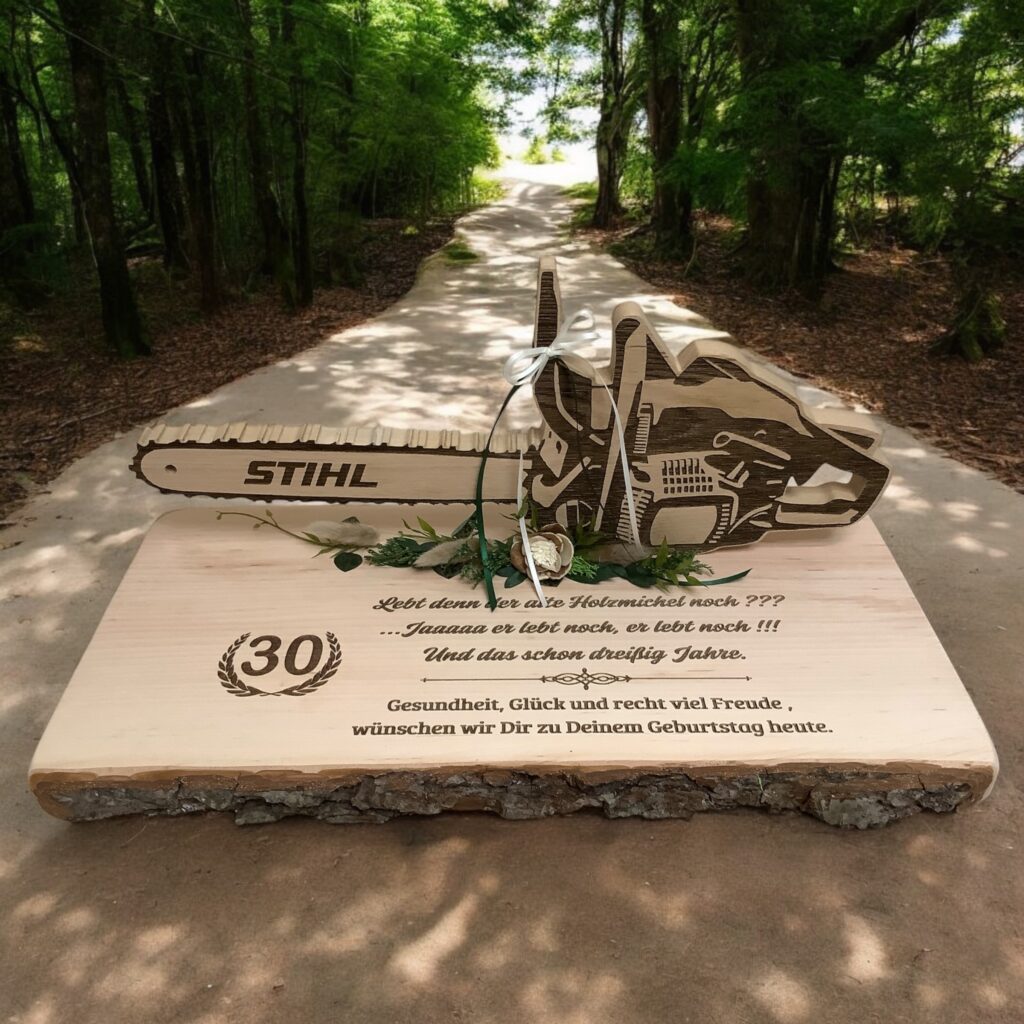 Motorsäge aus Holz Größe 2