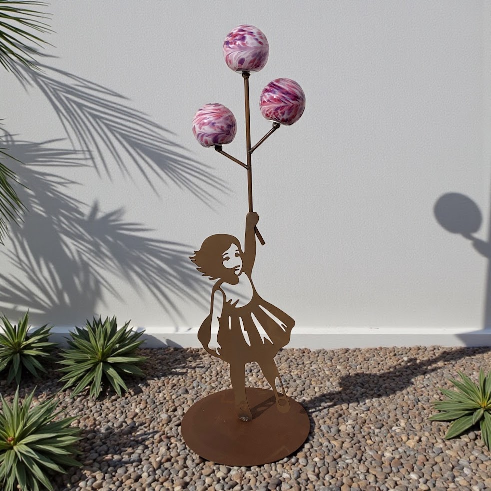 Mädchen Lea schwebend